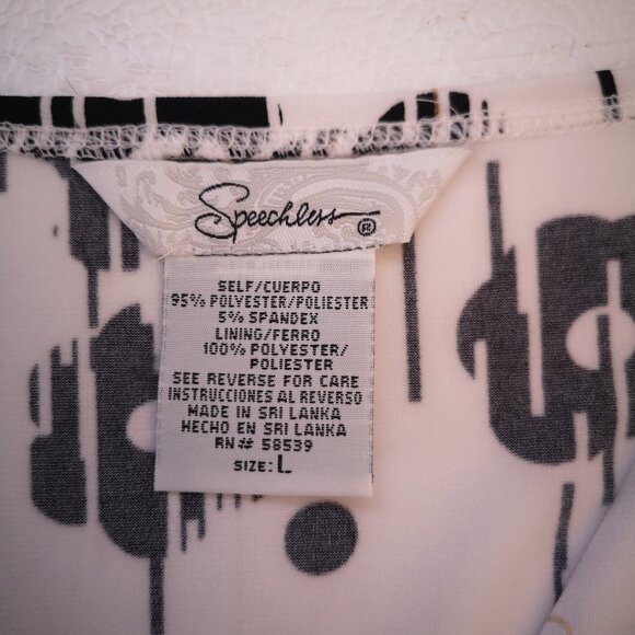 Speechless Ladies Sleeveless Black & White V-neck Top - Picture 3 of 8